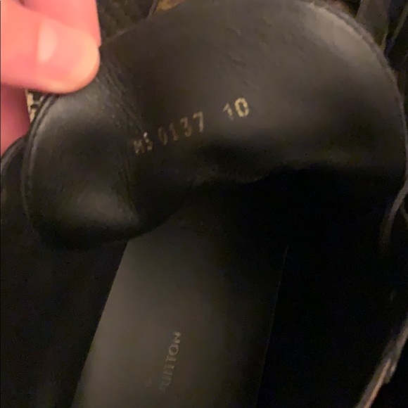 LOUIS VUITTON authentic men’s sneaker boot - Picture 6 of 7